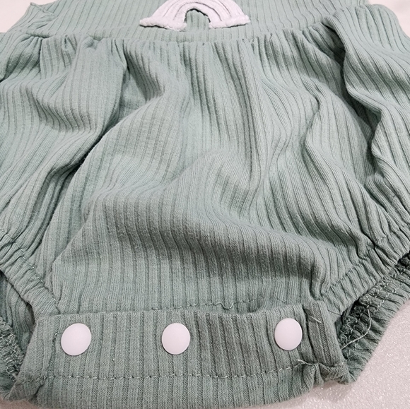 Cutest ever baby girls 6-12 mo. light green/ blue ribbed romper with rainbow 🌈 - Picture 9 of 16